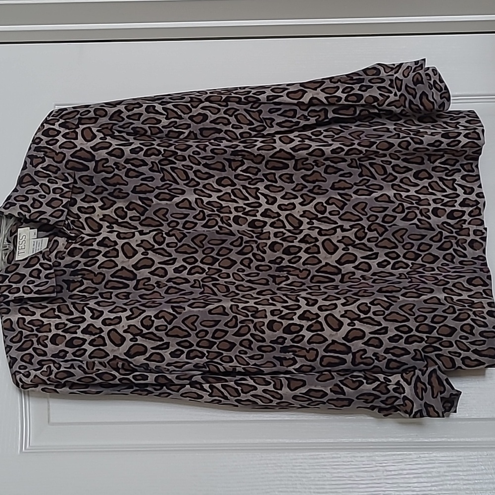 Tess Vintage 100% SILK Animal Print Button Down Blouse - Size M